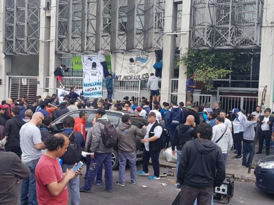 Tras meses de lucha, el gobierno recibirá a los trabajadores del Astillero Río Santiago