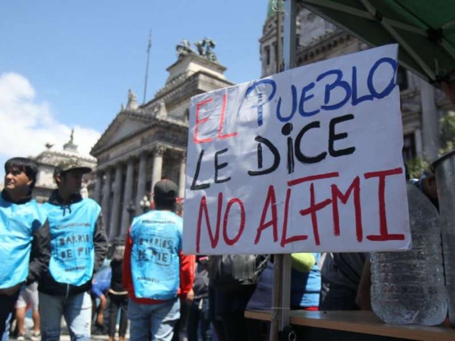 Denunciaron a un grupo anarquista por incitar a ”incendiar el Congreso”