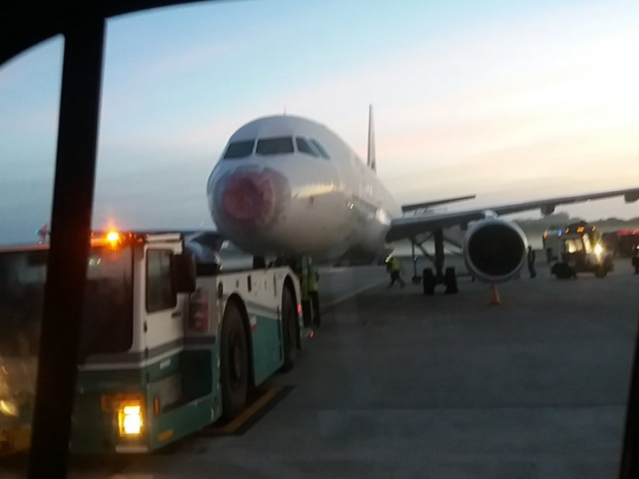 Un avión debió aterrizar de emergencia en Ezeiza