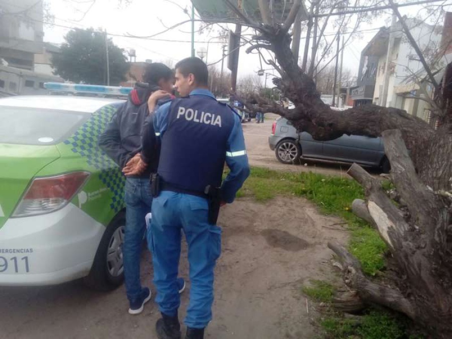 Le robaron a mano armada a una mujer en Gorina pero no llegaron lejos