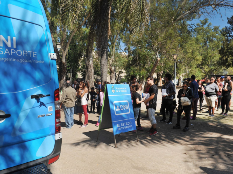 Arrancó una campaña de documentación en distintos barrios de La Plata