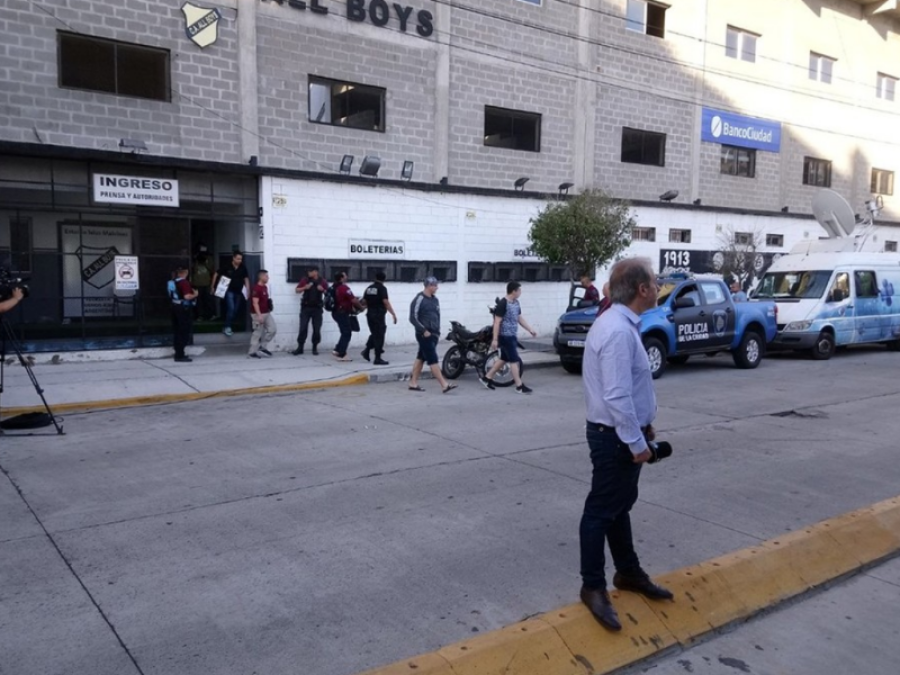 Ocampo: ”Los policías se replegaron porque tenían armamento letal”