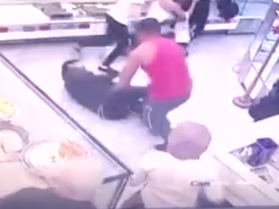 Quiso robar una panadería, pero se topó con un cliente musculoso