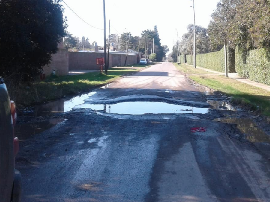 Vecinos de Villa Elvira reclaman que se quedaron ”sin salida” por el estado de las calles