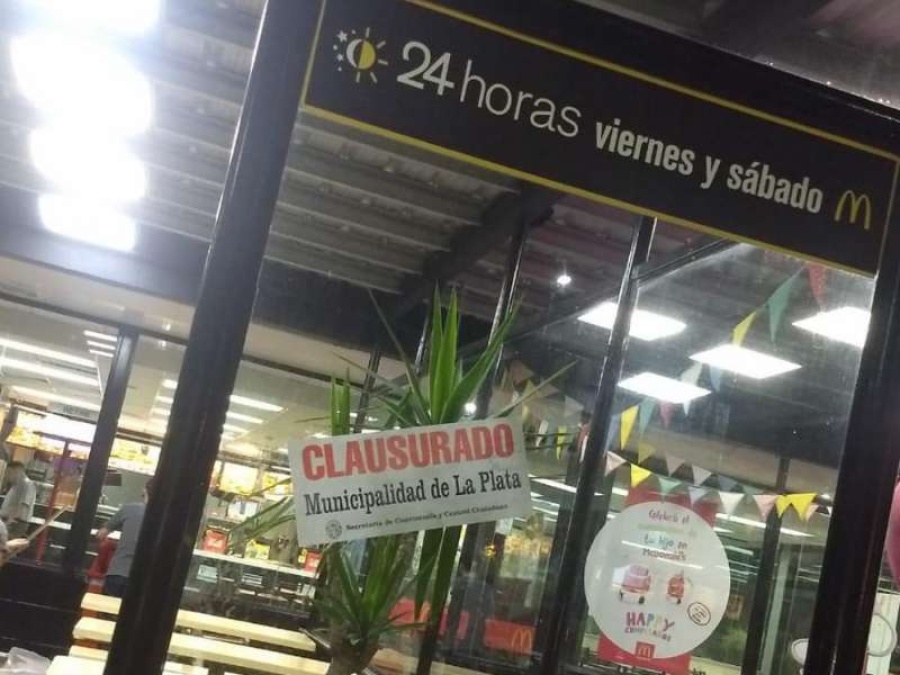 Clausuraron el Mc Donald's de Camino Centenario tras hallar excremento de roedores
