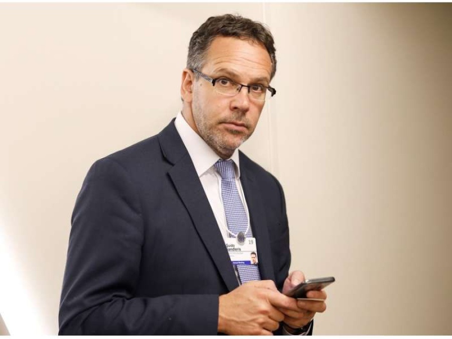 El Banco Central baja las tasas y comprará más dólares para sostener el tipo de cambio