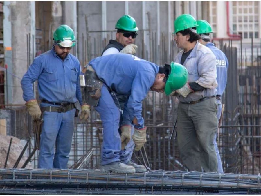 Prevén que el empleo privado seguirá cayendo en 2019: industria, construcción y comercio