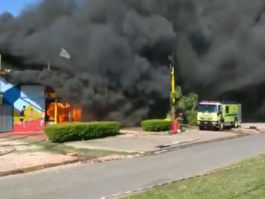 Se incendió Baobab en inmediaciones al distribuidor de La Plata