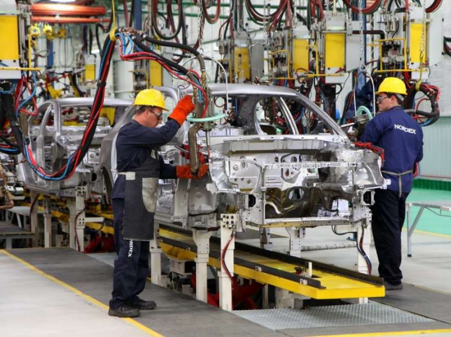Hay 3.000 personas afectadas por despidos y suspensiones en la industria automotriz