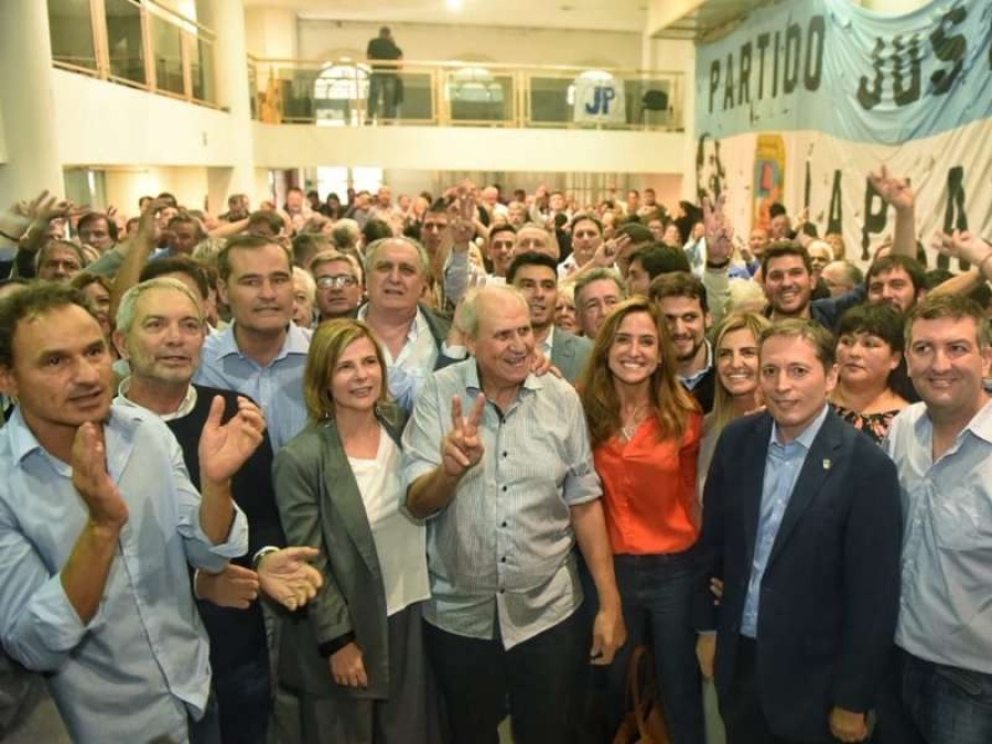 Bruera, Alak, Saintout, Tolosa Paz y Escudero sellaron la unidad del PJ platense