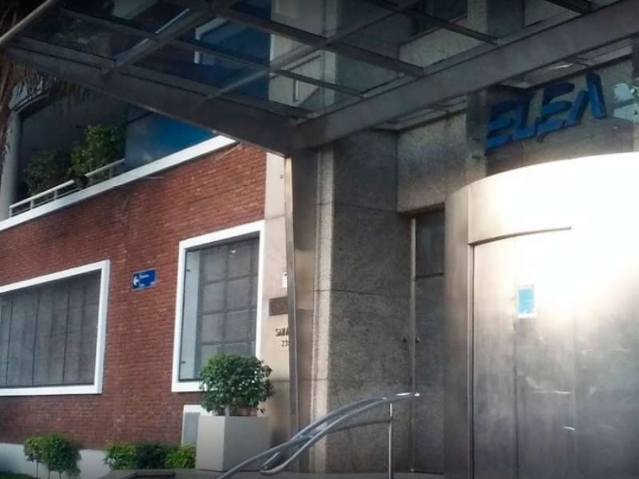 Un laboratorio podría despedir a 150 personas por la crisis