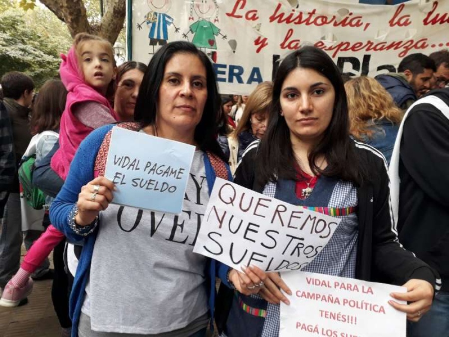 Más de 400 docentes no cobraron en abril y la Provincia ofrece respuestas confusas