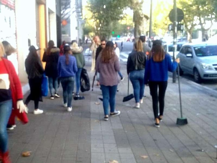 Los barrenderos de La Plata tendrán ”competencia” durante todo el mes de abril