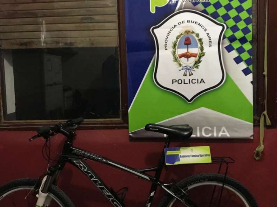 Policía vendía una bicicleta robada en Berisso, pero le tendieron una trampa