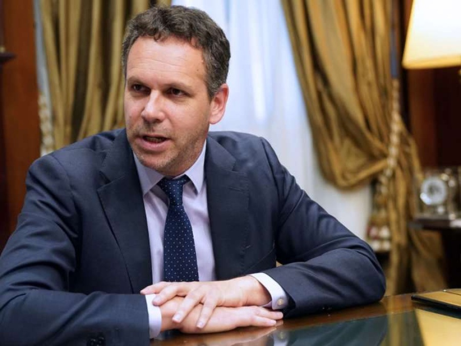 El gobierno quiere ”quemar” más reservas, pero el FMI duda