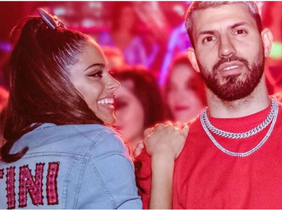 Tini Stoessel presentó ”22” junto a Pablo Lescano y el Kun Agüero 