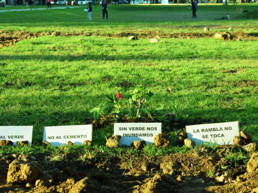 Barrio Norte volvió a protestar en la Rambla de 32 y habrá más manifestaciones