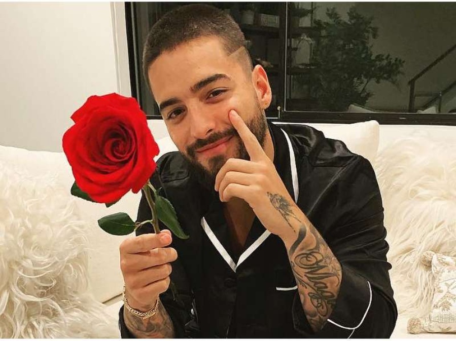 La foto de Maluma dándole un ”pico” a su mamá