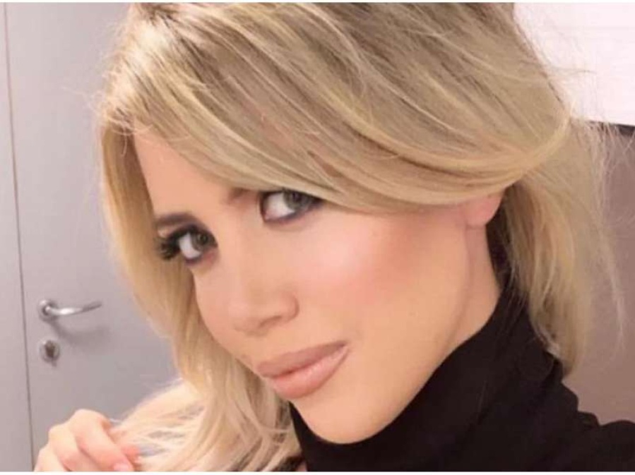  Todos hablan del tajo del vestido de Wanda Nara