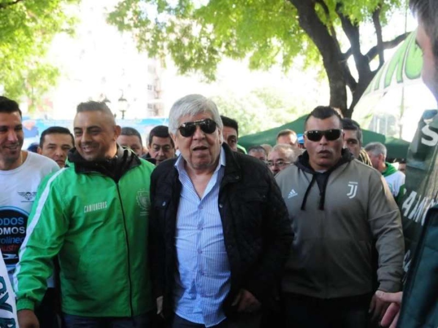 Hugo Moyano apoyó la nueva fórmula y lo ”invitó” a Sergio Massa