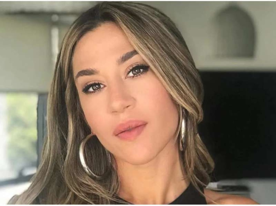 Jimena Barón se desnudó de espaldas
