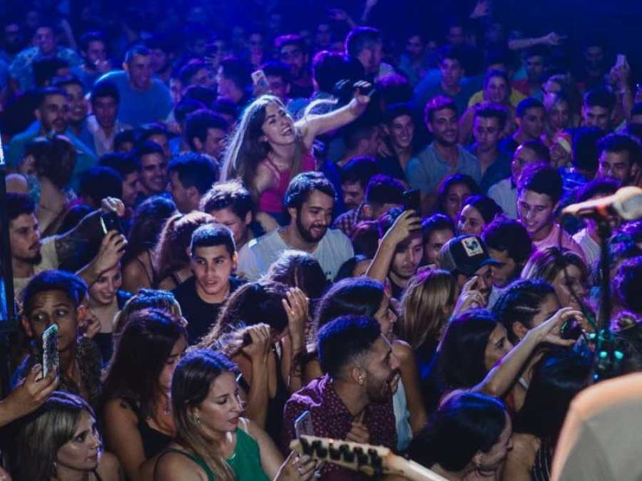 Prohibido dormir: trastorno y desesperación de los vecinos de 4 y 49 por el boliche Praga