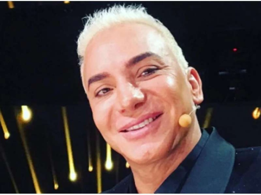 Flavio Mendoza mostró al modelo de su perfume... ¡totalmente desnudo!