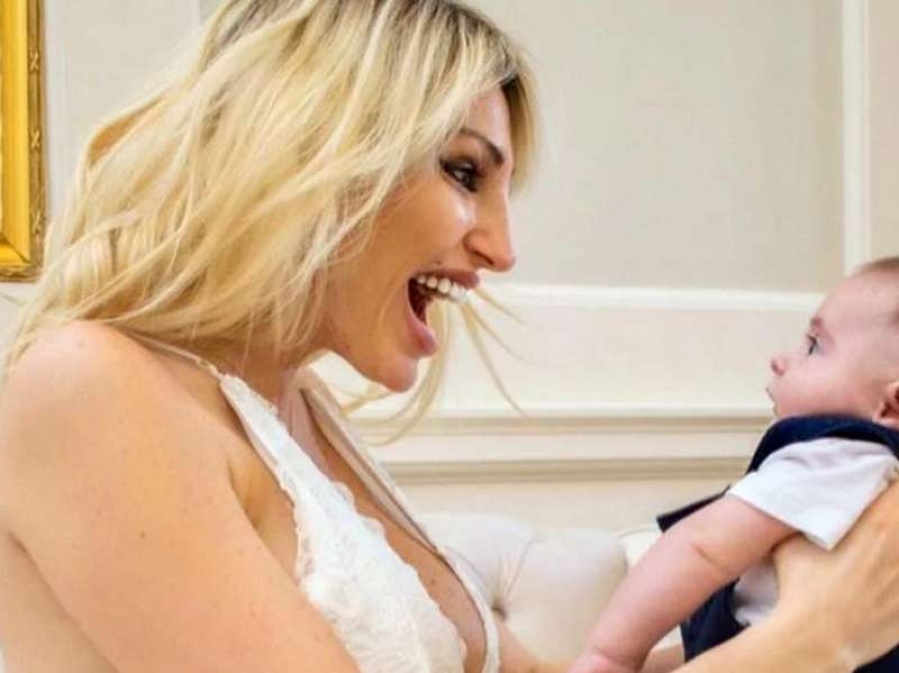 Vicky Xipolitakis en Nueva York: ”Es la primera vez que saco a mi bebé a la calle”