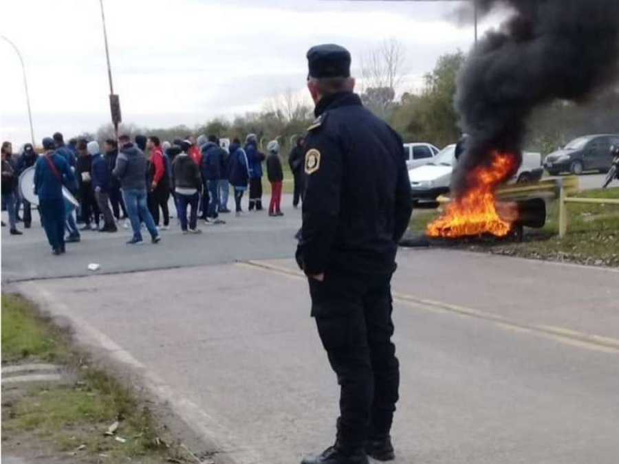 AESA echó a 50 trabajadores de la UOCRA y la intervención del gremio ”mira para otro lado”