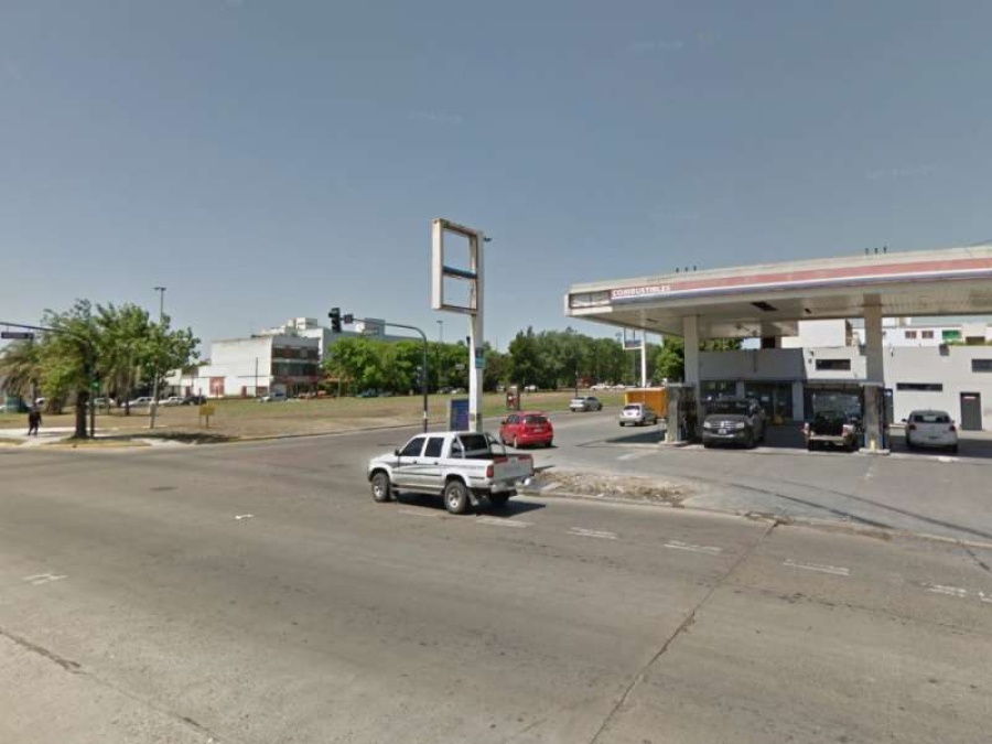 ”La mujer estaba sacada”: terrible pesadilla para los playeros de una estación de La Plata