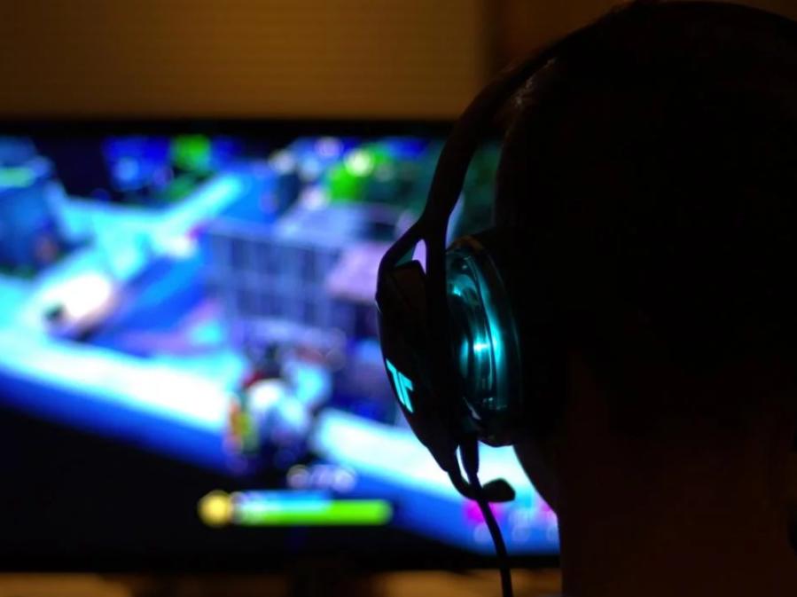 Un padre sacó a su hijo de la escuela para que se dedique a Fortnite