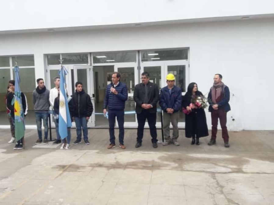Garro inauguró un nuevo edificio para la Escuela Secundaria 43