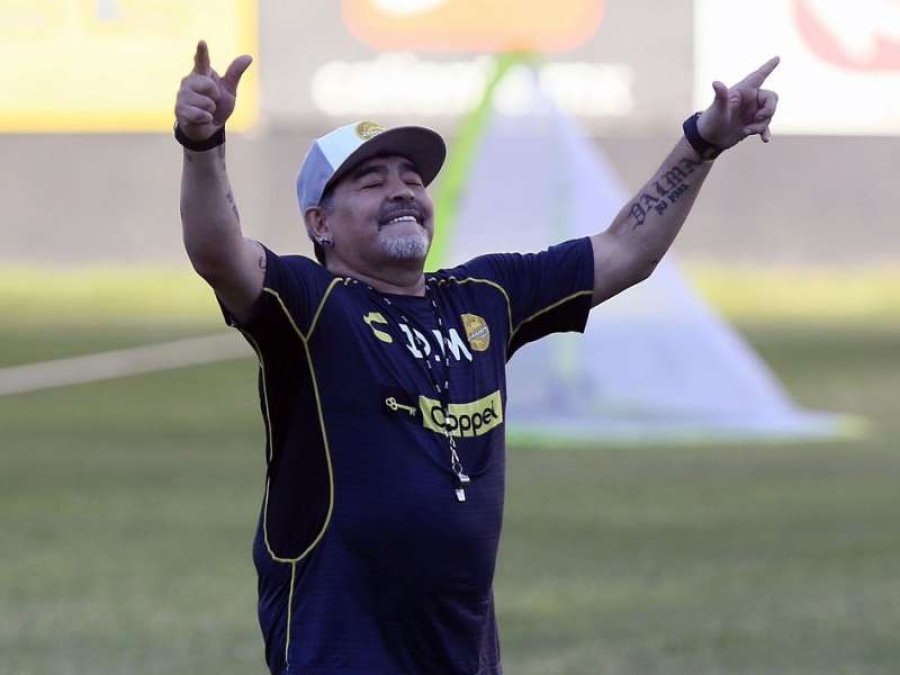 Operaron con éxito a Diego Maradona