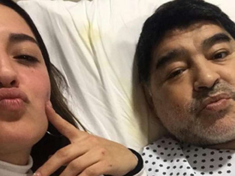 Jana visitó a Diego Maradona tras la operación 