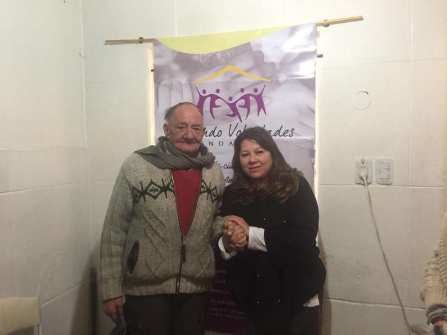 El reconocido pizzero Carloncho se quedó en la calle y fue asistido por una ONG de La Plata