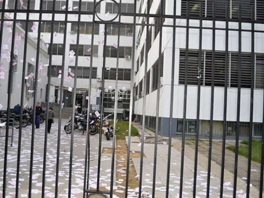 Los trabajadores del Ministerio de Salud piden a gritos soluciones: ”Los ascensores se están cayendo a pedazos y nadie brinda respuestas”