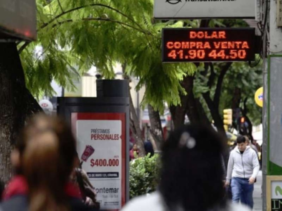 El dólar se despertó en julio y subió un 3%
