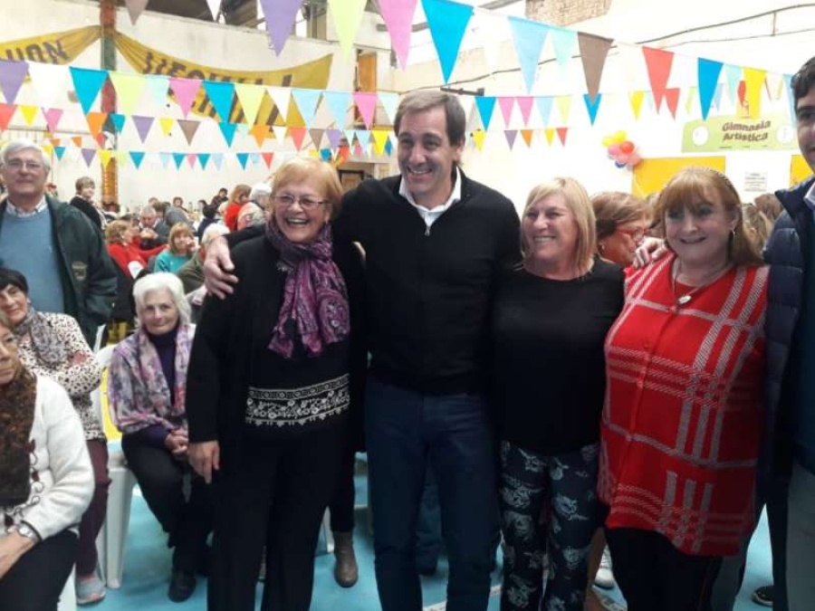  Julio Garro: ”Los abuelos platenses se merecen estas fiestas por todas las enseñanzas que nos han dejado”