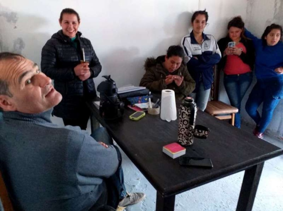 Escudero en el barrio San Cayetano: ”El micro dejó de entrar por el estado de las calles”