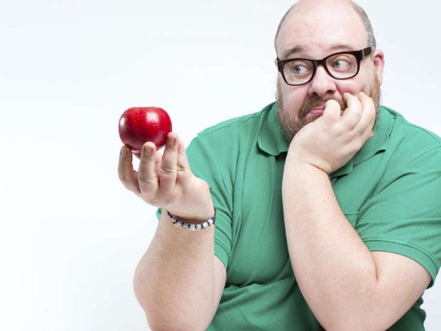 Según un estudio, a las personas ”bajitas” les cuesta más bajar de peso