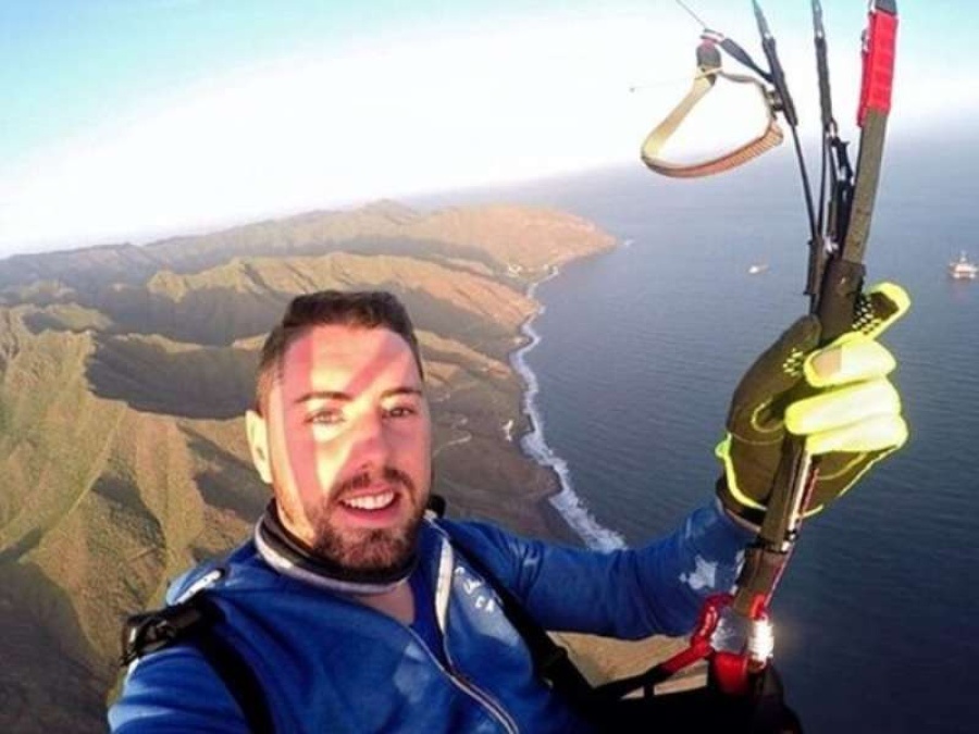 Youtuber se filmaba realizando un ”salto BASE”, le falló el paracaídas y murió en el acto