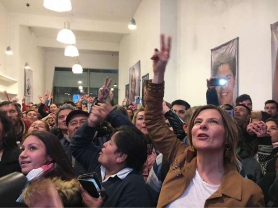 Saintout le ganó a Tolosa Paz por solo 1.500 votos y competirá contra Garro en octubre