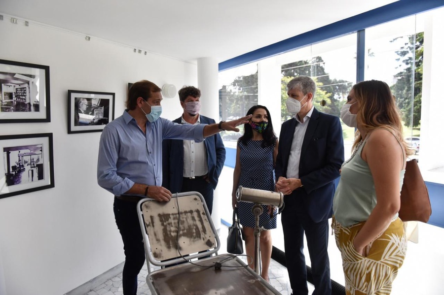 El embajador de Suiza estuvo en La Plata y visitó la Casa Curuchet junto a Garro: ”Queremos estrechar lazos con los países”