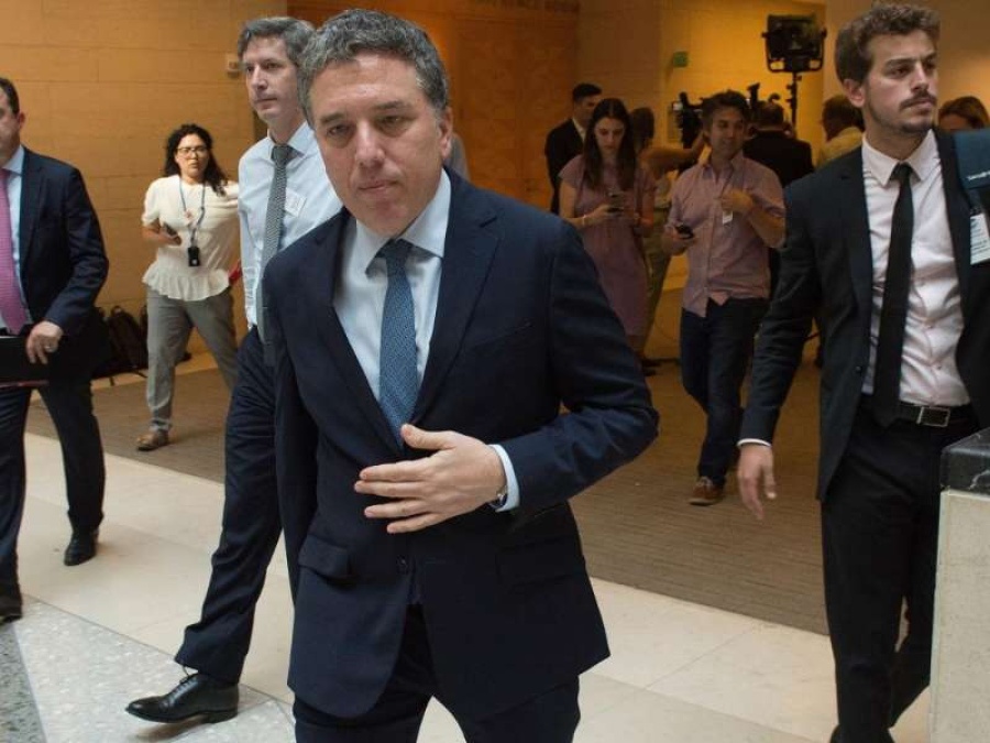 Macri ”lavagnizó” y ”albertizó” su gestión, y Dujovne pegó el portazo
