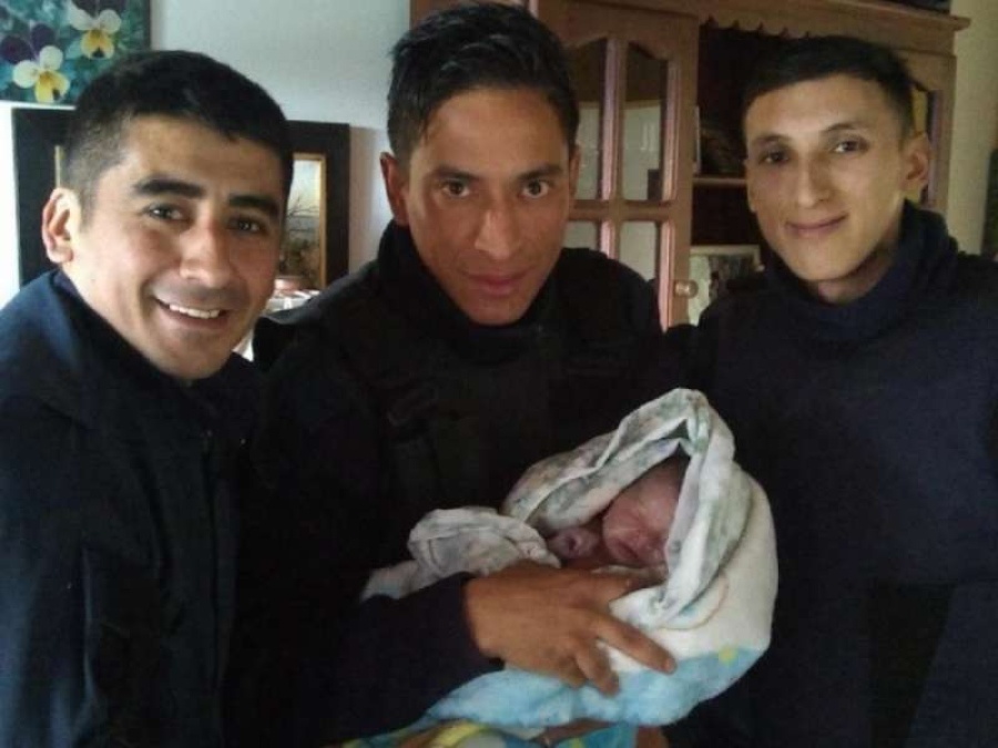 Policías fueron parteros y asistieron a una mujer que dio a luz en Berisso