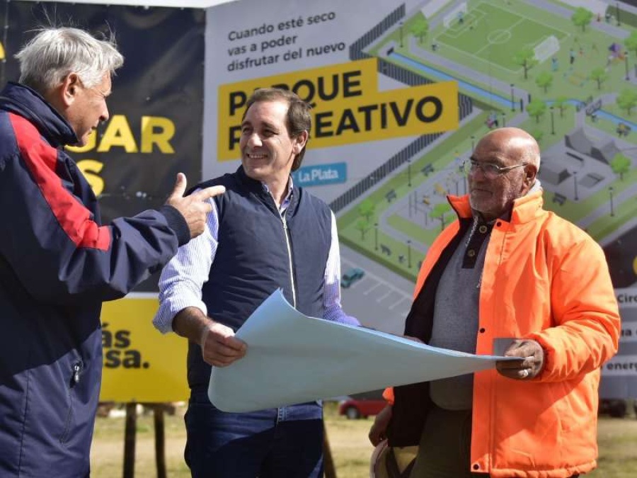 Garro verificó el avance de la obra del retén hídrico en Los Hornos