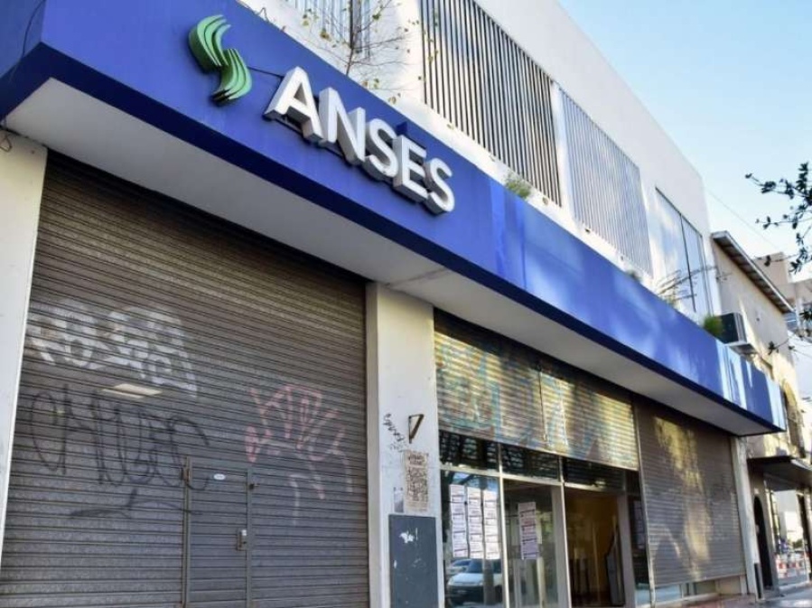 Malestar en beneficiarios de las AUH y las Becas Progresar por no tener depositado el dinero