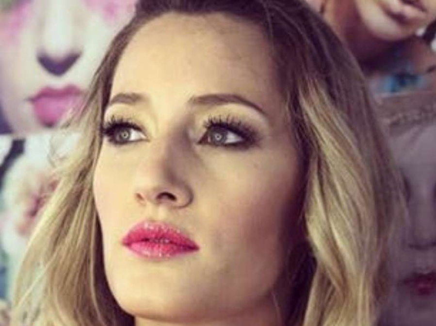 Mica Viciconte: ”Las malas ondas fuera, fuera”