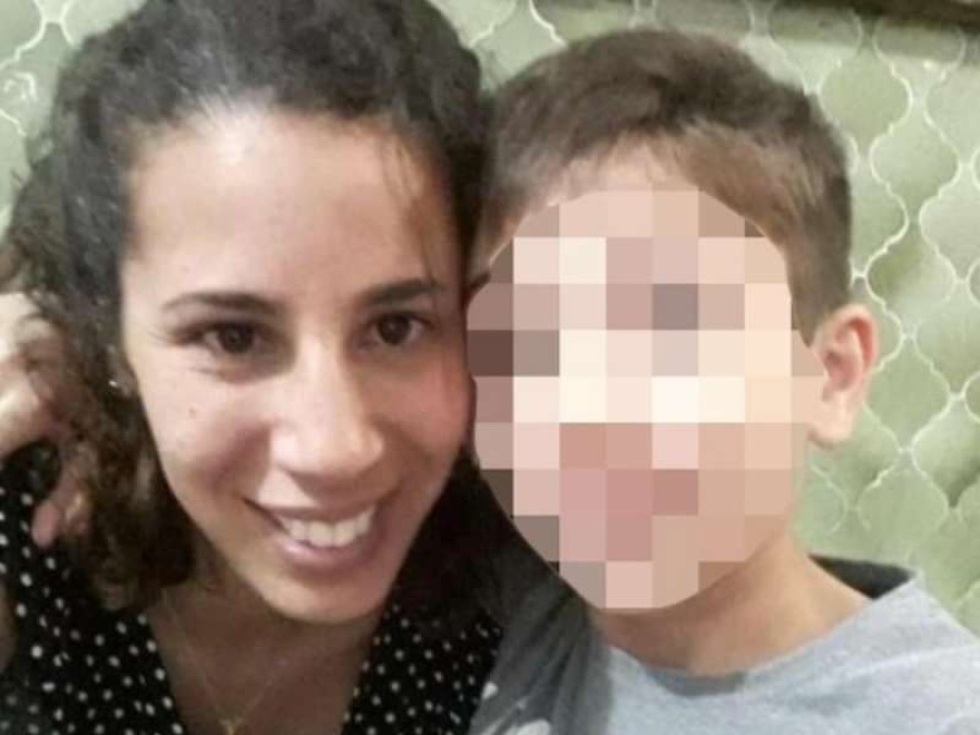 Le dispararon en la cara a una policía para robarle su arma