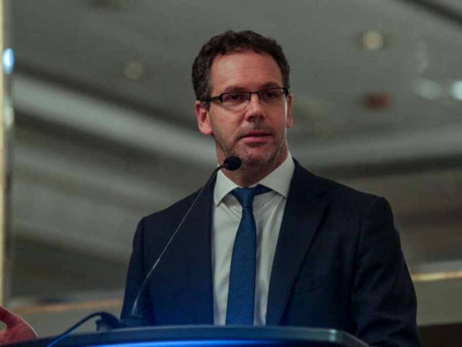 Sandleris quemó casi 400 millones de dólares pero no pudo frenar su cotización